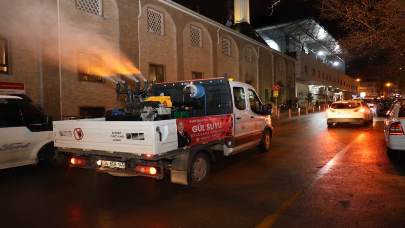 Kavga ettiği amcasını sokak ortasında tabancayla vurdu