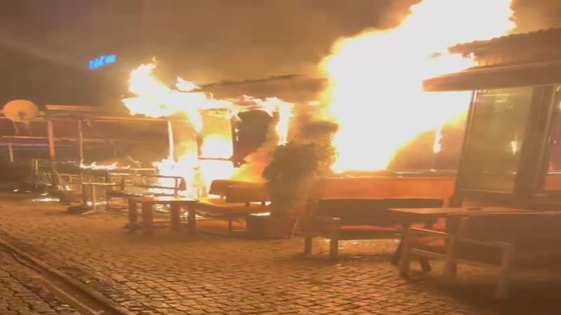 Kavga ettiği amcasını sokak ortasında tabancayla vurdu