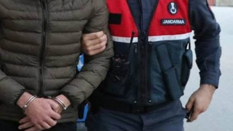 Kavga ettiği amcasını sokak ortasında tabancayla vurdu